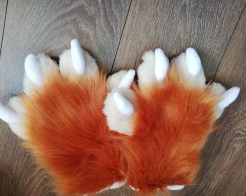 Ausi Fursuit Paws