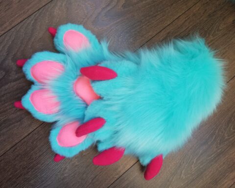 fursuit Aqua Dog paws